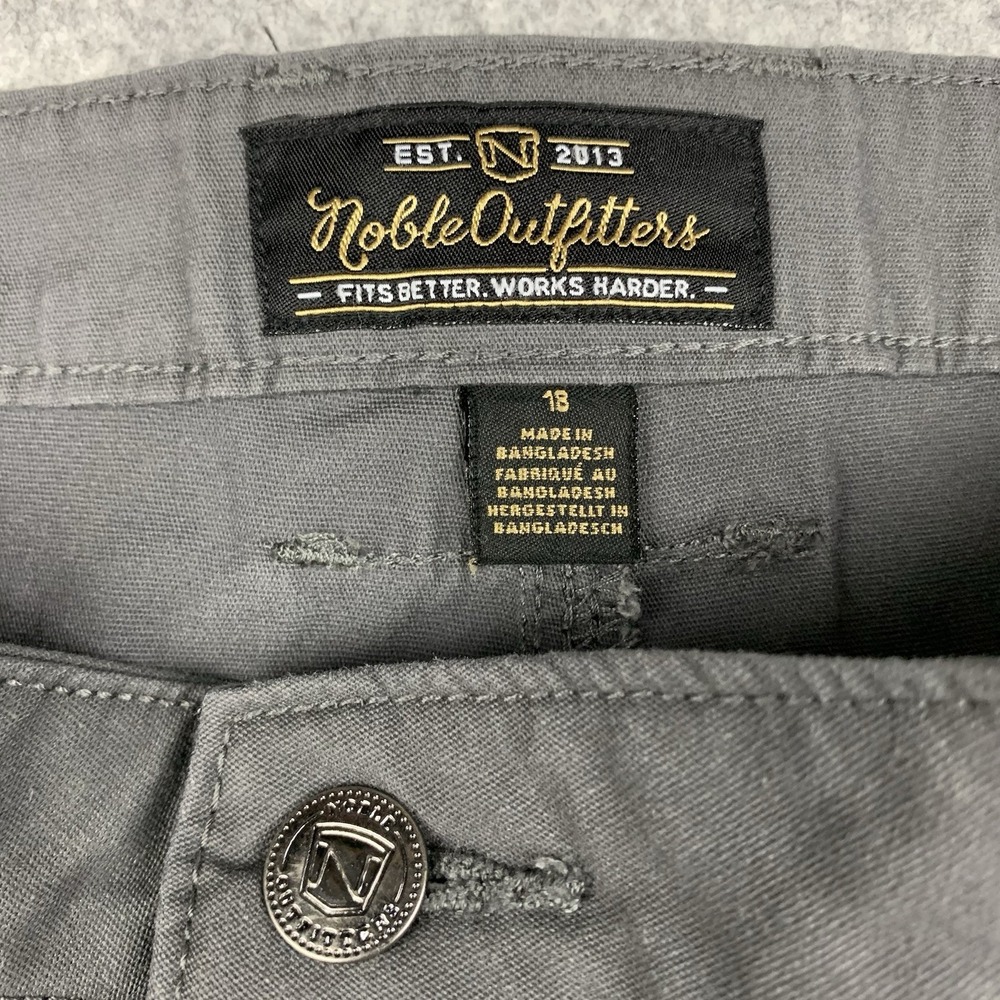 Noble Outfitters Womens Size 18 Cargo Shorts Gray Hi Rise Flex Canvas Hiking - Picture 2 of 6